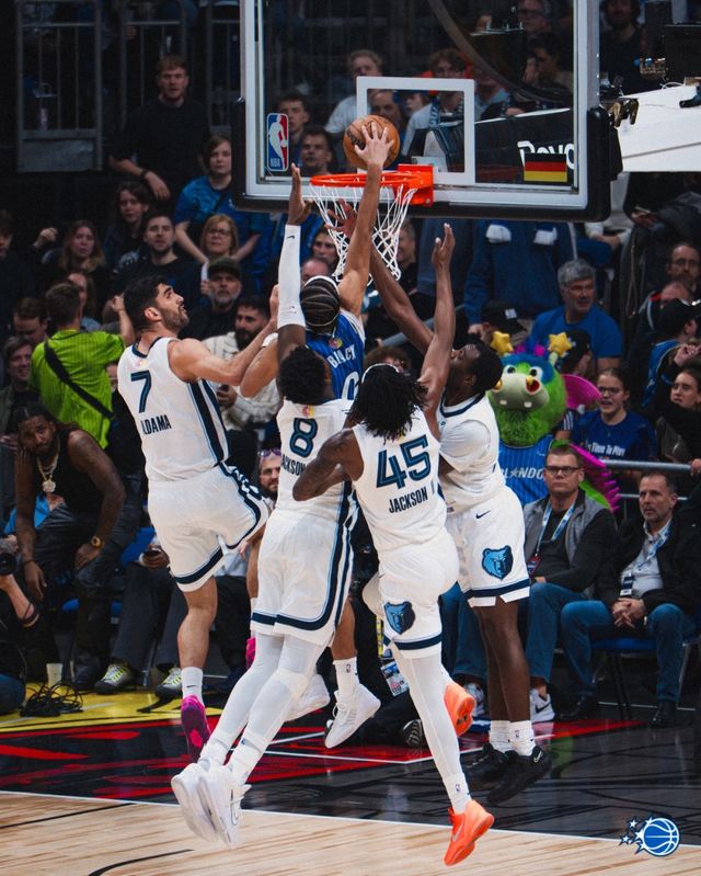 OD官网-快攻反击中一打四！隔扣四名防守人！NBA年度最佳扣篮来了！