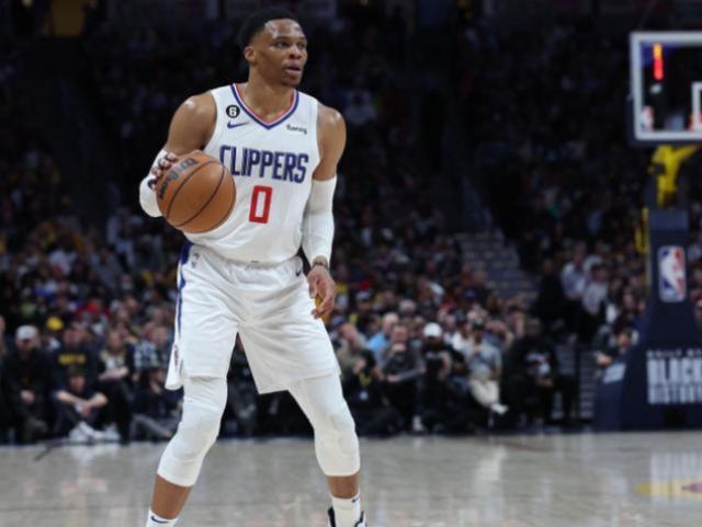 OD体育官网-末节两失误瑕不掩瑜 快艇输了但韦少表现赢得尊重